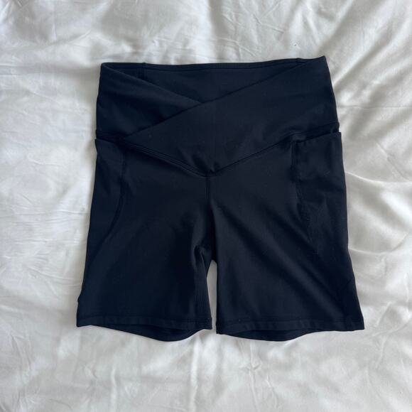 Fabletics PureLuxe Biker Shorts Black Women’s XS With Pockets - Picture 3 of 5